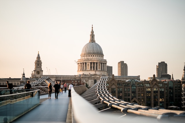 UK Stocks Start Low