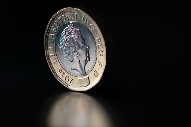 Pound Sterling Falters on Wage Growth Fears