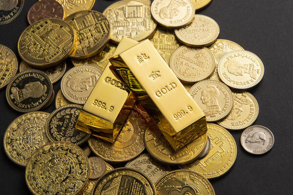 Gold Loses Luster: Second Weekly Dip as Rate-Cut Bets Rethink