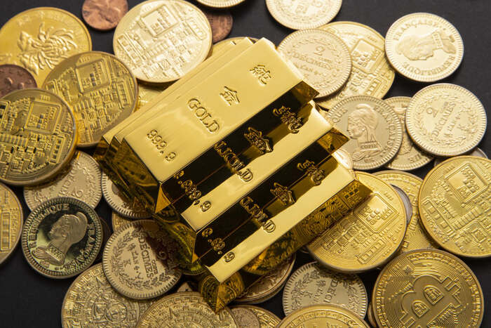 Gold Prices Hover Near Two-Month High on Rate Cut Hopes
