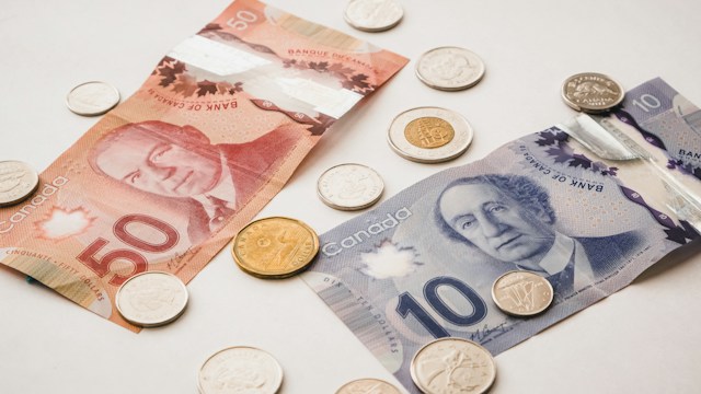 USDCAD Confined, Greenback Slumps, Traders Eye Data Feast